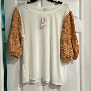 Women’s 3X bubble, ¾ ,eyelet sleeves shirt. NWT. White with brownish sleeves
